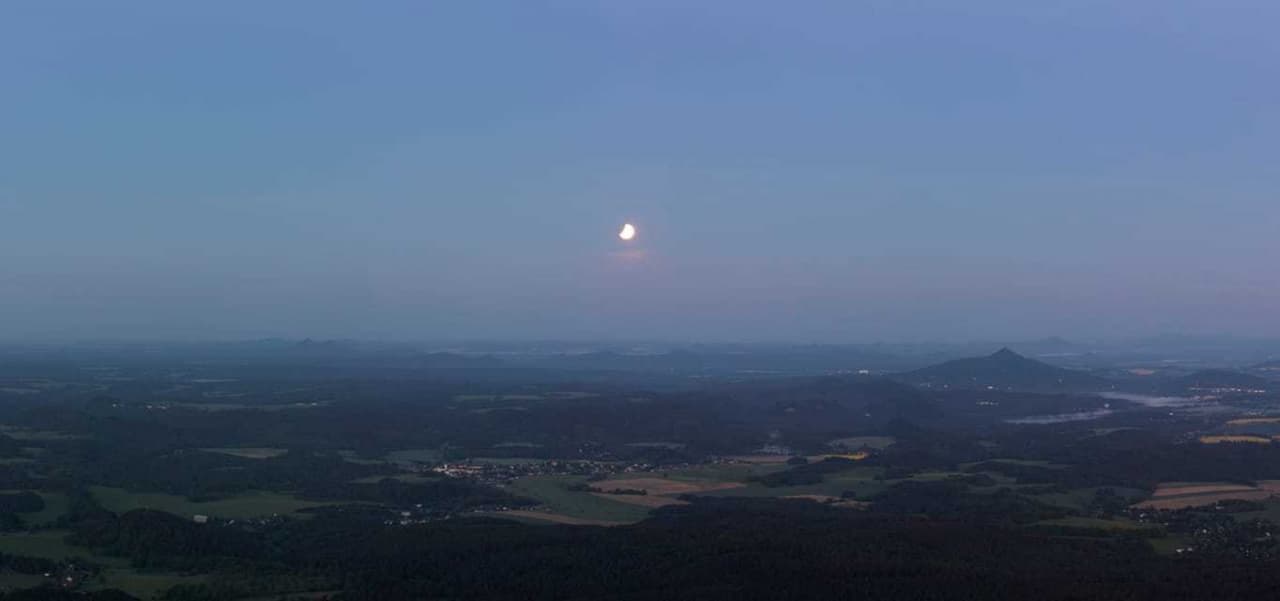 2022 06 Vecery zatmeni Daniel Kurtin wide